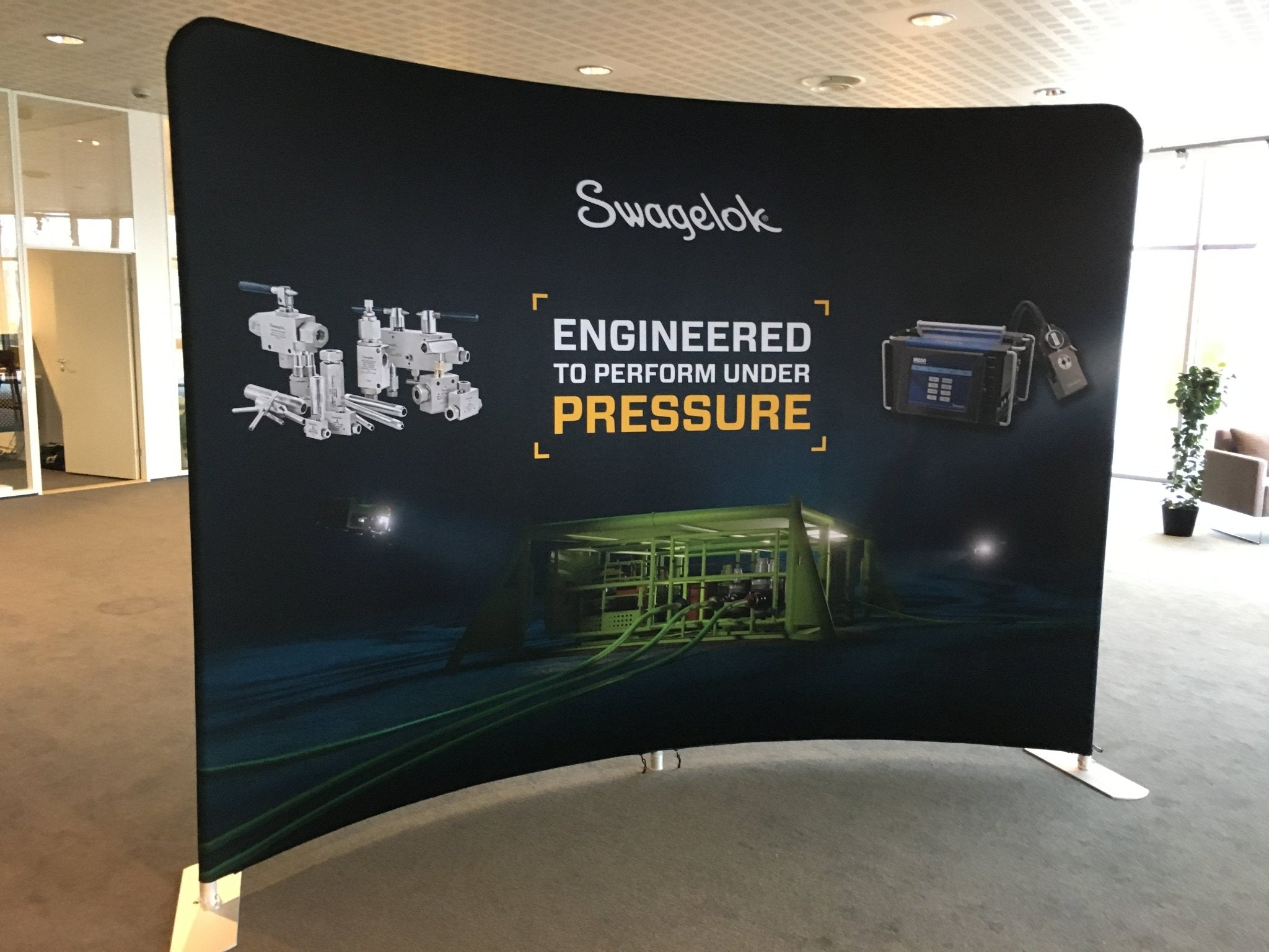 Buet lett messevegg 240-600cm - event2print